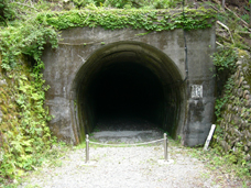 トンネル入り口
