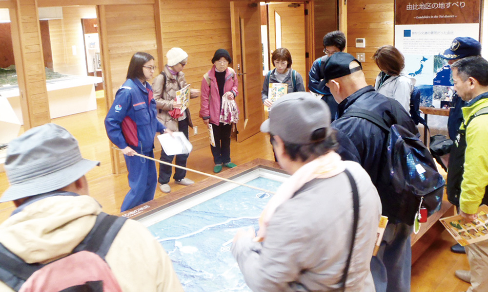 ■12/23 JR東海「さわやかウォーキング」で由比地すべり対策事業を説明