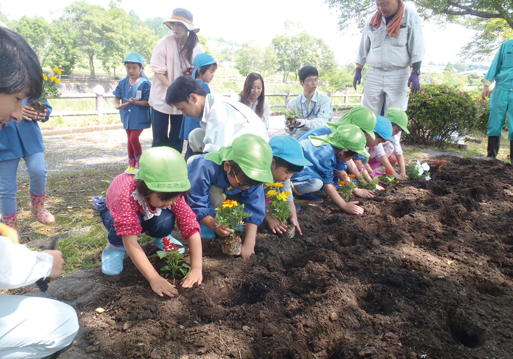 ■6/19 フーちゃん公園で花とサツマイモの苗植え実施