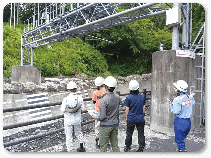 土石流観測施設を見学