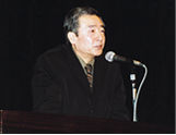 村松審査委員長の顔写真