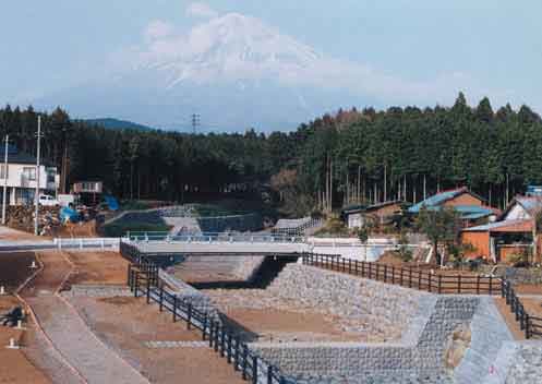 ▲溜野沢渓流保全工（浅間橋附近）の写真