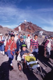 車イスで富士山頂登山