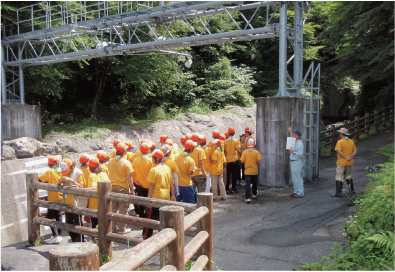 岩樋観測所を見学