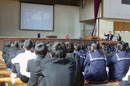 「富士山学習」の様子（富士川第２中学校）