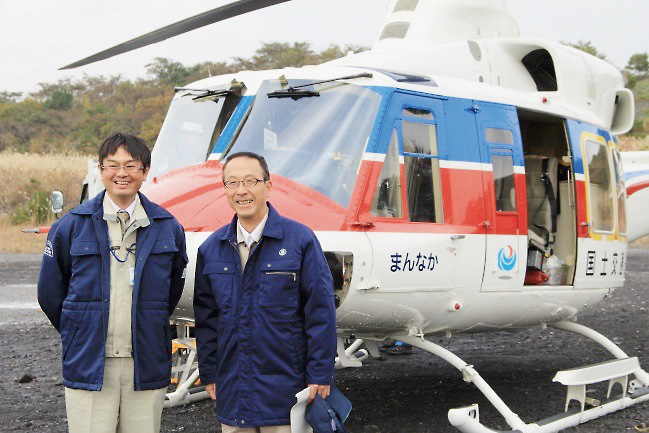 小長井富士市長（右）と事務所長