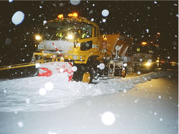 除雪トラック走行写真