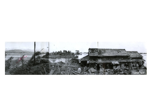 木曽岬村雁ヶ地付近の木曽川左岸の破堤箇所を下流側から望む