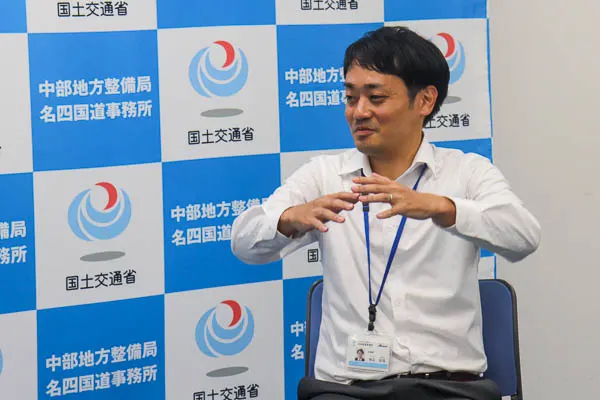 インタビューの様子