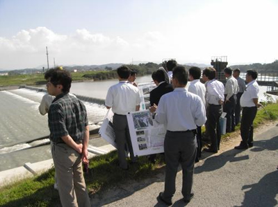 櫛田川第一頭首工左岸の視察の様子