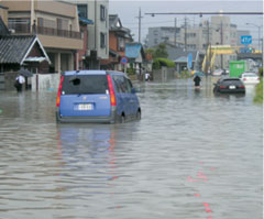 冠水した道路 （国道23号上浜町2交差点）H16.9.29