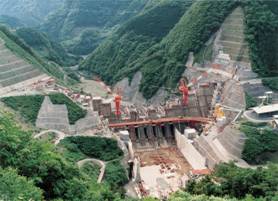 建設途中の長島ダム
