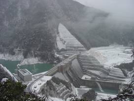 長島ダムの雪景色