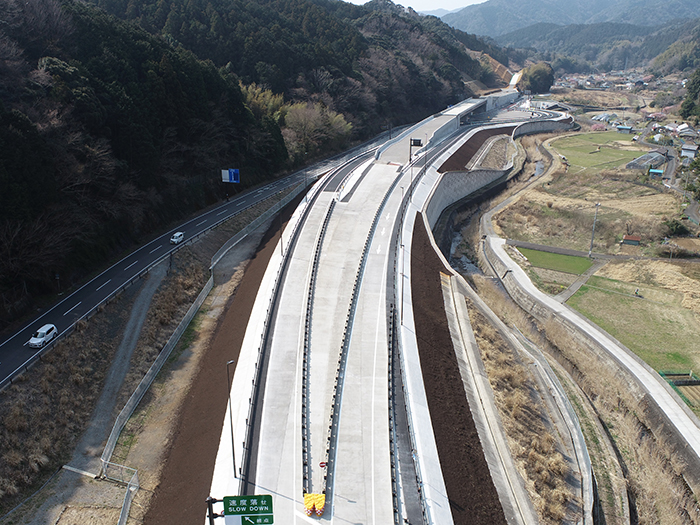 令和3年度 河津下田道路逆川地区舗装工事