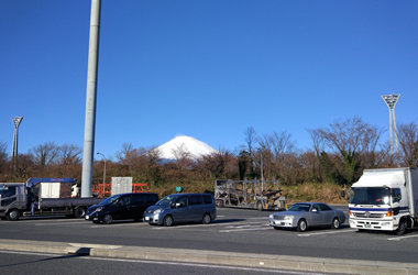 バスタ新宿～浜松IC間の高速バスでの移動中：サービスエリアで一休み