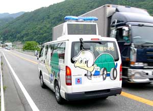 制限速度内で走行する「木曽かめ君」 の写真