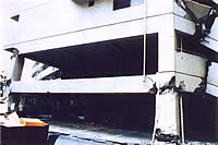 ピロティでの柱頭・柱脚部の被害例