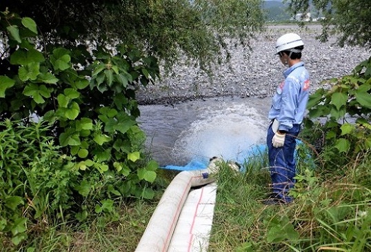 ３．接続が完了すると排水されます。