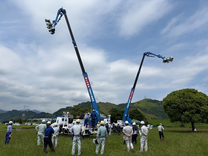 3.最後に照明位置の微調整を行い、照明を点灯します。