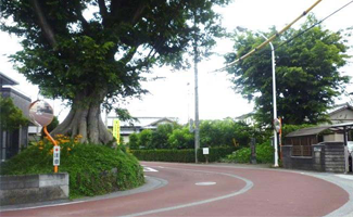 〈岩淵の一里塚〉