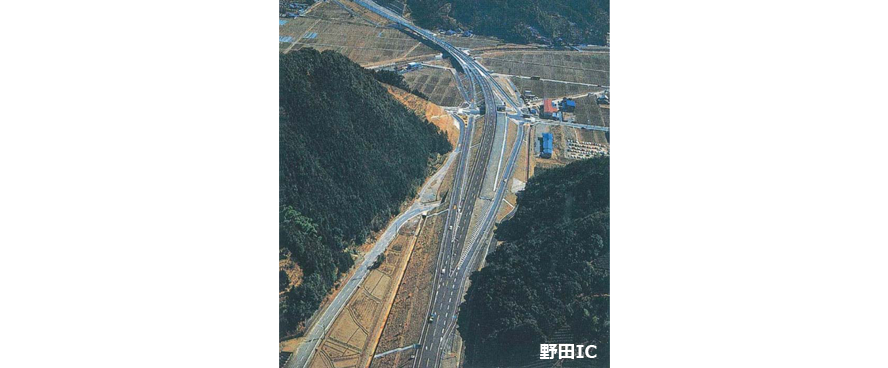〈昭和56年4月　内谷IC～野田IC間（暫定２車線開通） 〉