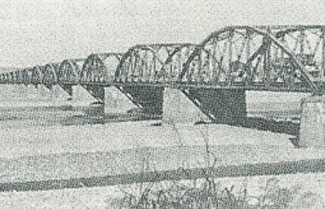〈大正末期の安倍川橋（現在、県道208号）〉