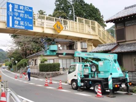 高所作業車による点検状況