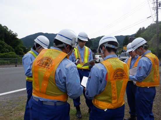 非常時を想定して、無線機による受発信訓練を行いました。