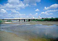 清須市西枇杷島町　夏雲浮かぶ