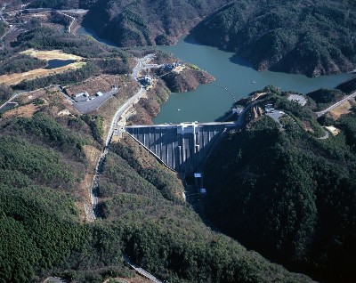 小里川ダム空撮写真