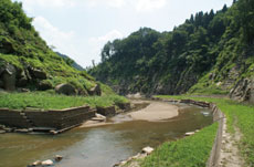 ���j�������钆���d�͈�\