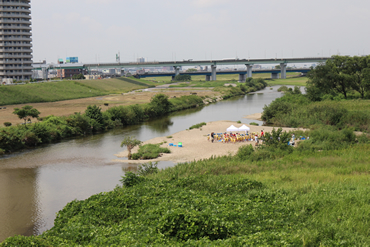 庄内川河川事務所 身近な川遊びを通して自然と親しむ 久国幼稚園の川あそび体験を支援しました