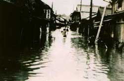 昭和32年8月出水　多治見市内の床上浸水