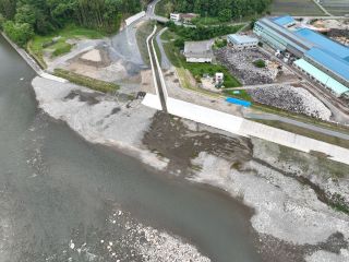 B 南向築堤護岸4月 工事状況の画像-2