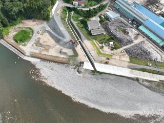 B 南向築堤護岸7月 工事状況の画像-2