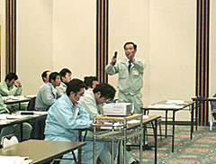 熱心に意見を交換