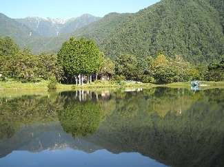 駒が池に映る木曽駒ヶ岳