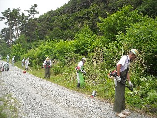 与田切砂防林での「いいものつくろう会」による草刈り奉仕