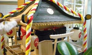 実物大の暴れみこし