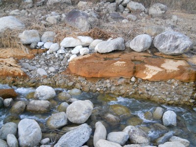 与田切川での地層