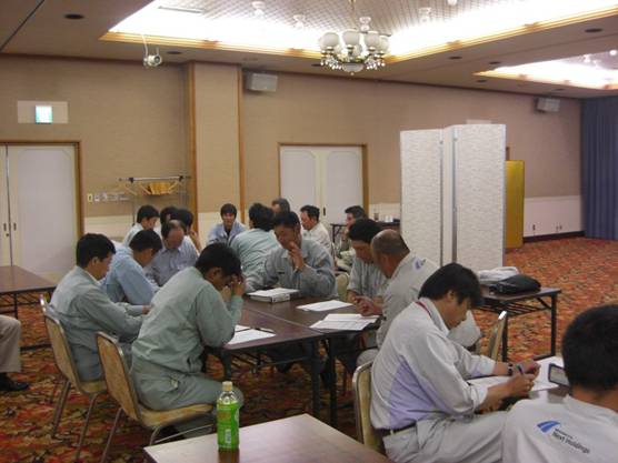 部会毎の話し合いの様子