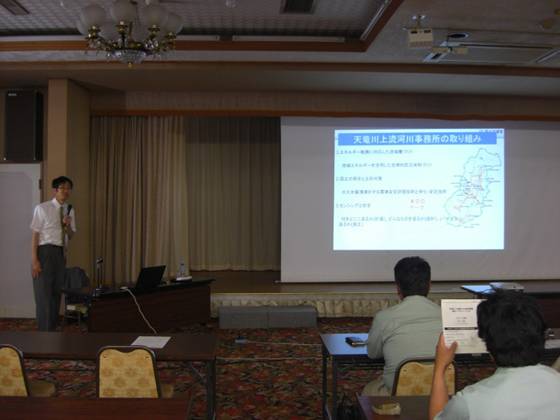 事務所長による講演の様子