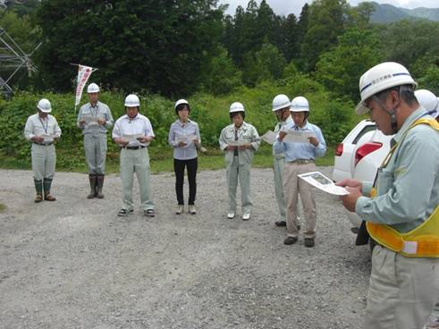 現場内の説明の様子１