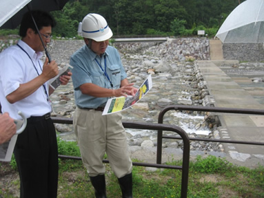 駒ヶ根市、宮田村との現場内での打合せの様子