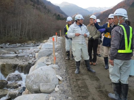 現場見学の様子