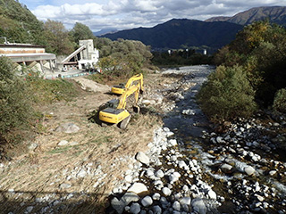 国道１５３号下流部の工事の様子（撮影日：１０月２７日）