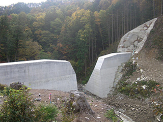 着手前の砂防えん堤の様子