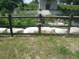 注意喚起ステッカー（撮影日：６月２５日）