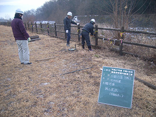 木柵修繕の様子（撮影日：２月１２日）