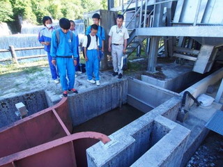 与田切川流砂観測施設にて